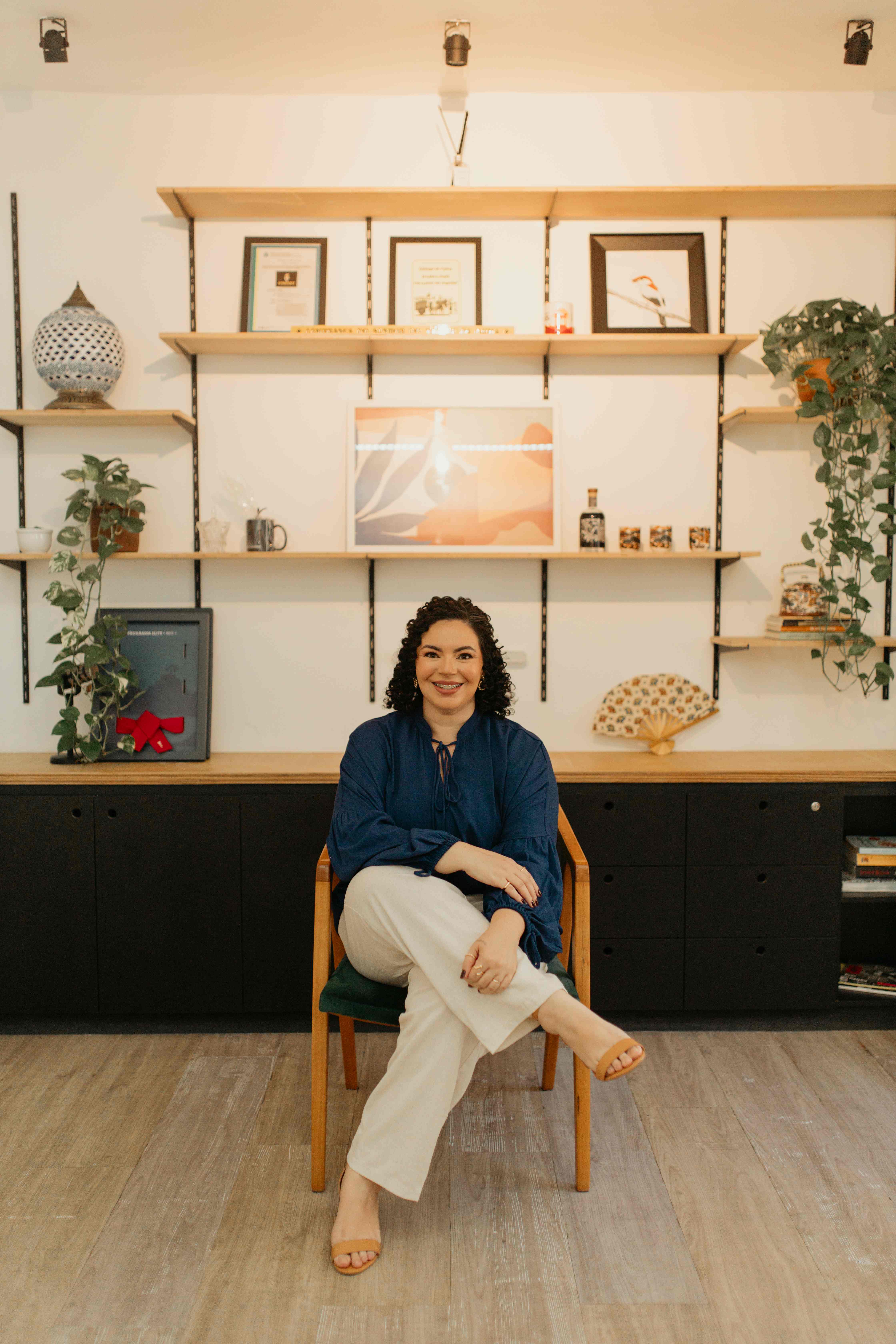 Karol Abreu em seu consultório